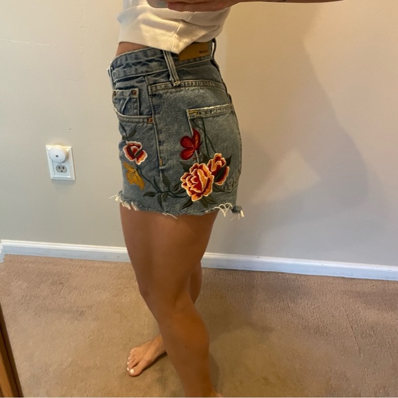 GRLFRND Cindy Rising Sun Floral Embroidered Cut Off Shorts size 23 - Picture 4 of 17